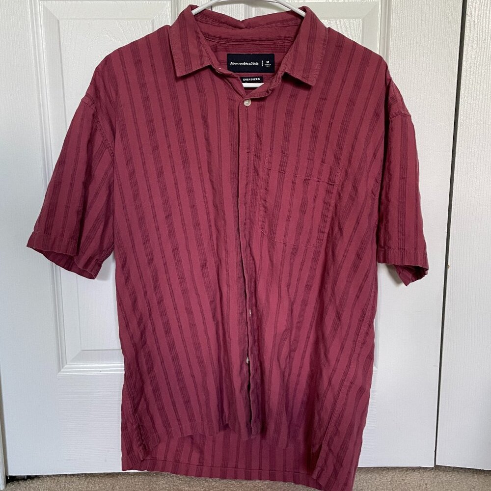 Abercrombie & Fitch Men's short sleeved, button down shirt, mauve, size medium
